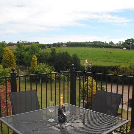 Upside Down House - Sleeps Up To 6 Guests - Great For Family And Friends Gatherings,Corporate Events ,Near Sherwood Forest At Fairview Farm In Nottingham Set In 88 Acres ภายนอก รูปภาพ