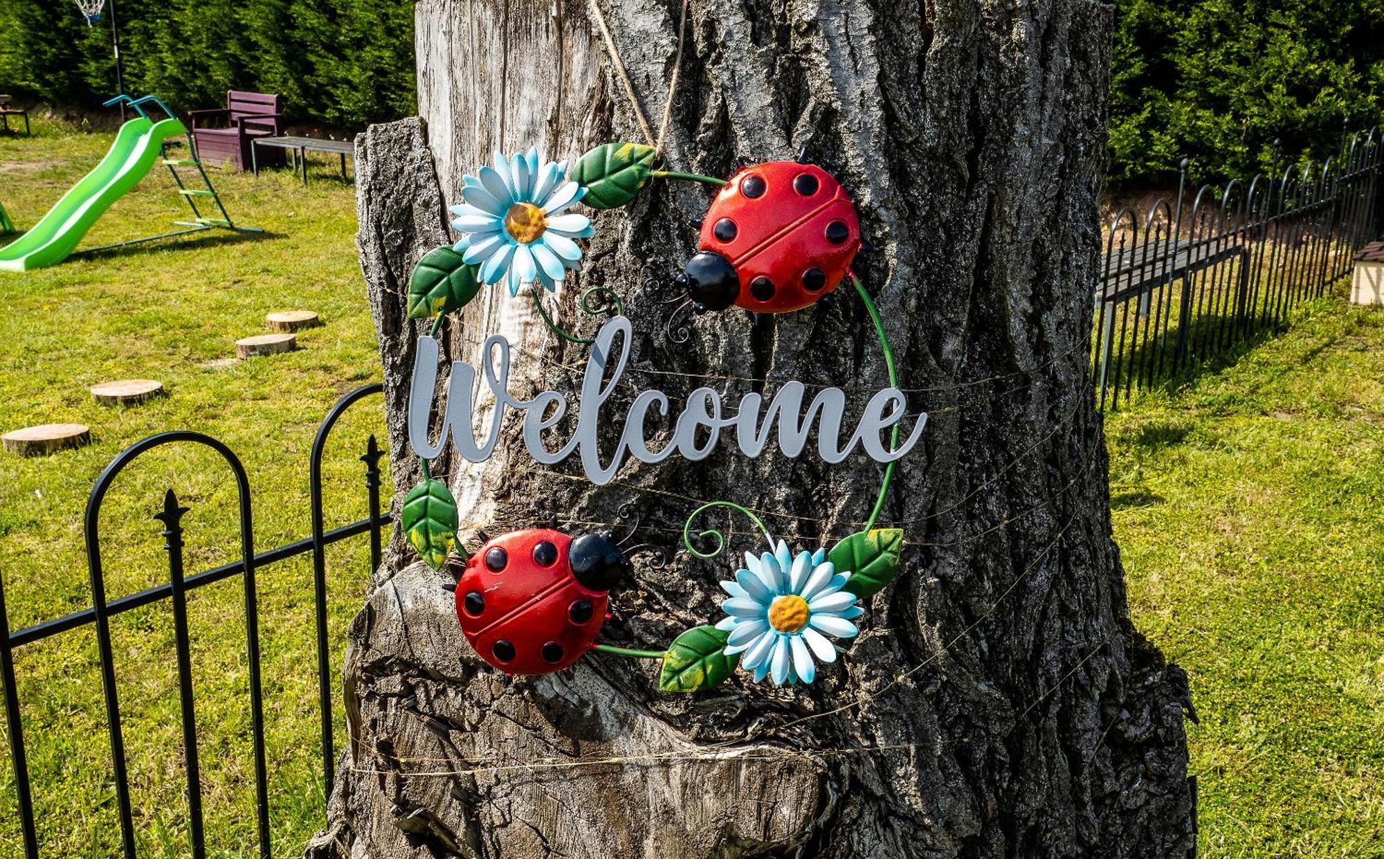 Upside Down House - Sleeps Up To 6 Guests - Great For Family And Friends Gatherings,Corporate Events ,Near Sherwood Forest At Fairview Farm In Nottingham Set In 88 Acres ภายนอก รูปภาพ