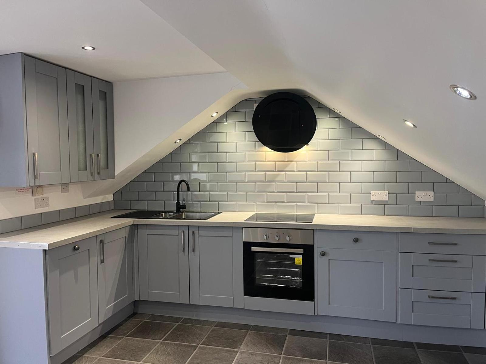 Upside Down House - Sleeps Up To 6 Guests - Great For Family And Friends Gatherings,Corporate Events ,Near Sherwood Forest At Fairview Farm In Nottingham Set In 88 Acres ภายนอก รูปภาพ
